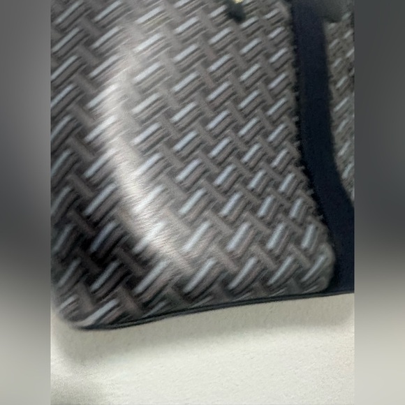 Sondra Roberts Squared Large Tote Bag - Picture 4 of 6